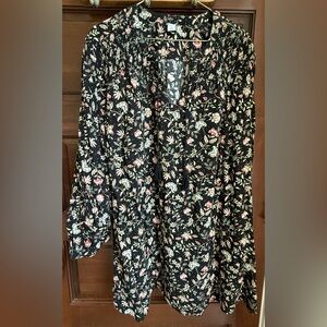 Women’s Old Navy plus black floral long sleeve tunic.